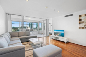 Highsky Resort Unit with Pool & Gym, Surfers Paradise